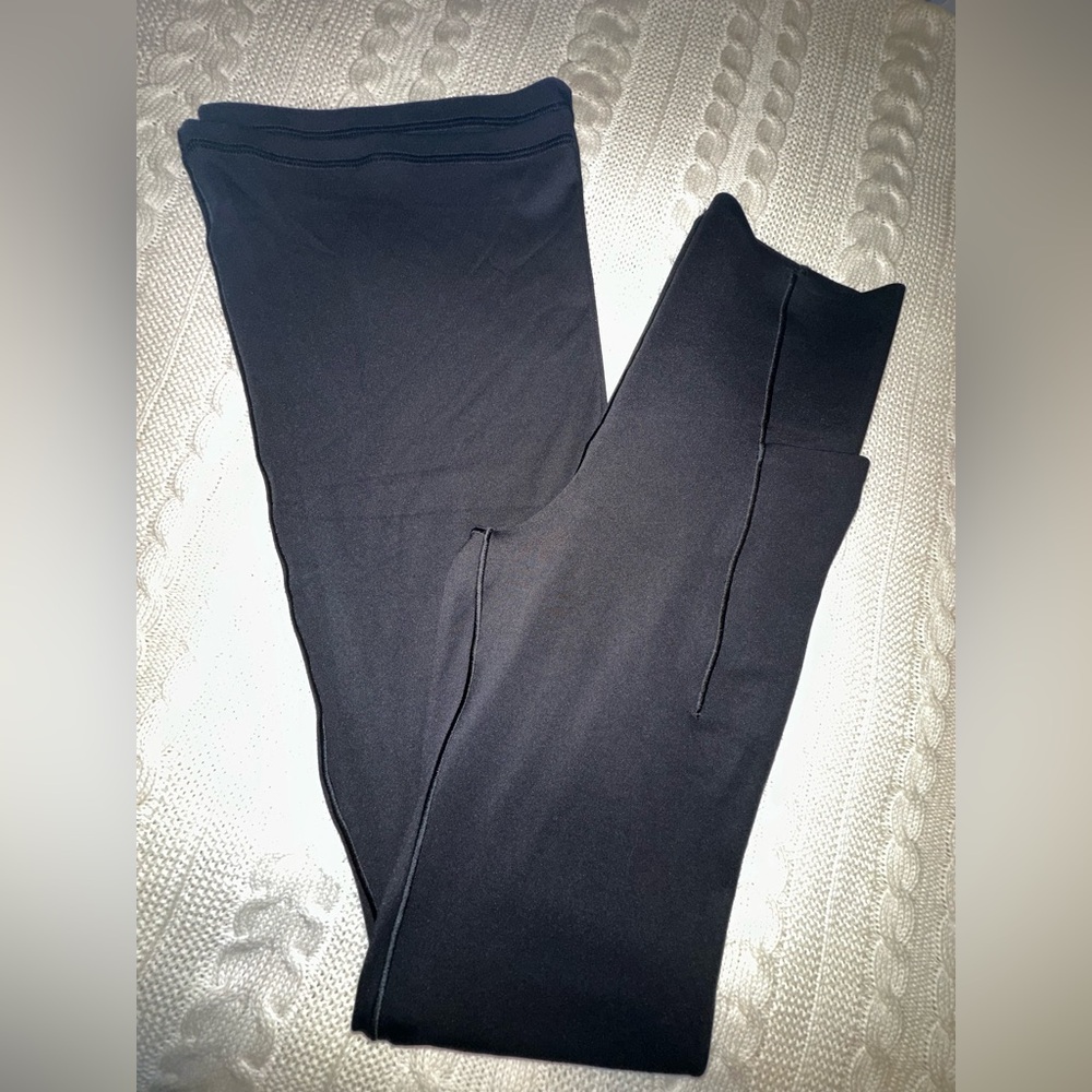 Offline by Aerie Real Me Bootcut HR Short 30” Inseam Black Size Small